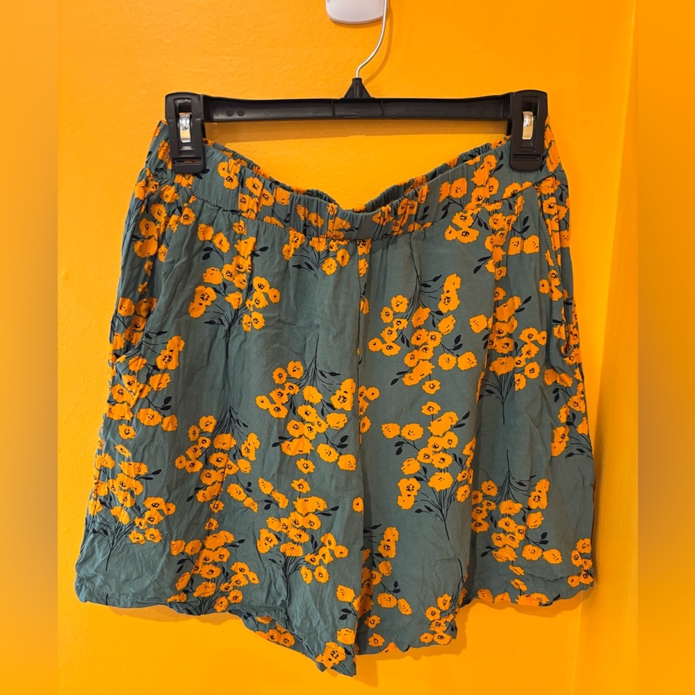 Green Floral Elastic Waist Shorts with Yellow Flowers